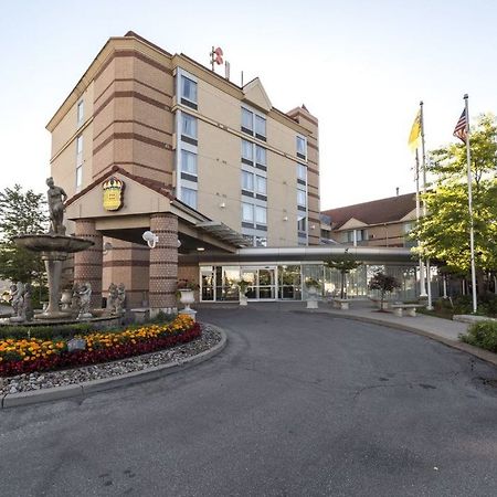 Monte Carlo Inn Airport Suites Мисисага Екстериор снимка