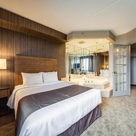 Monte Carlo Inn Airport Suites Мисисага Екстериор снимка