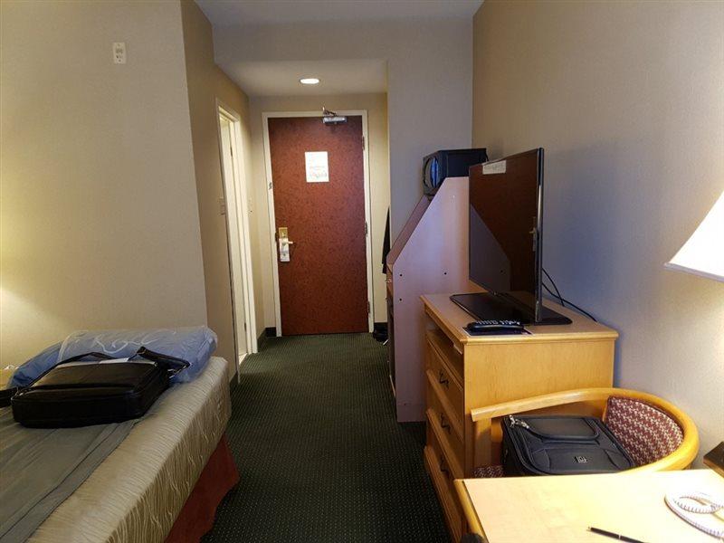 Monte Carlo Inn Airport Suites Мисисага Екстериор снимка