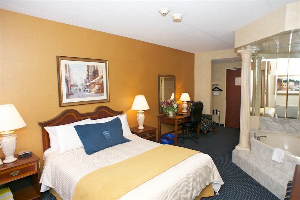 Monte Carlo Inn Airport Suites Мисисага Екстериор снимка