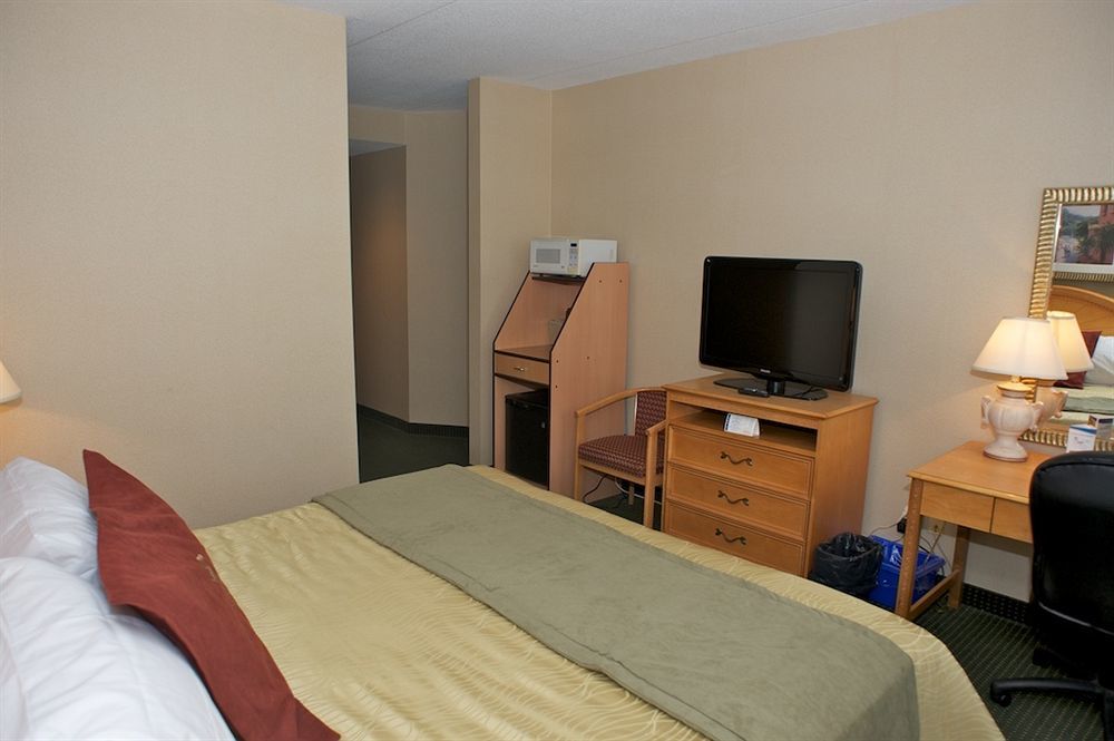 Monte Carlo Inn Airport Suites Мисисага Екстериор снимка