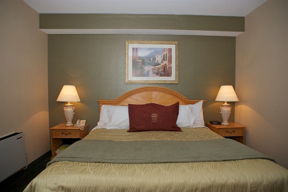 Monte Carlo Inn Airport Suites Мисисага Екстериор снимка