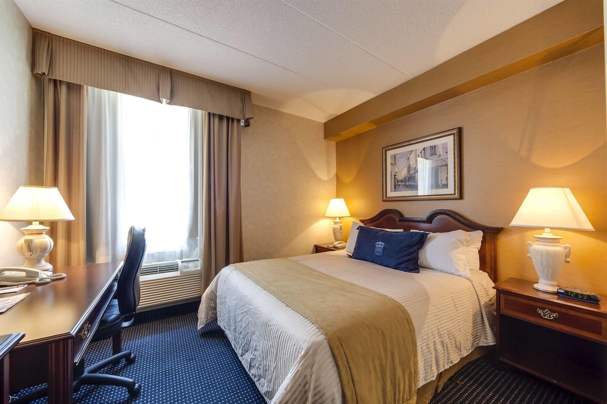 Monte Carlo Inn Airport Suites Мисисага Екстериор снимка