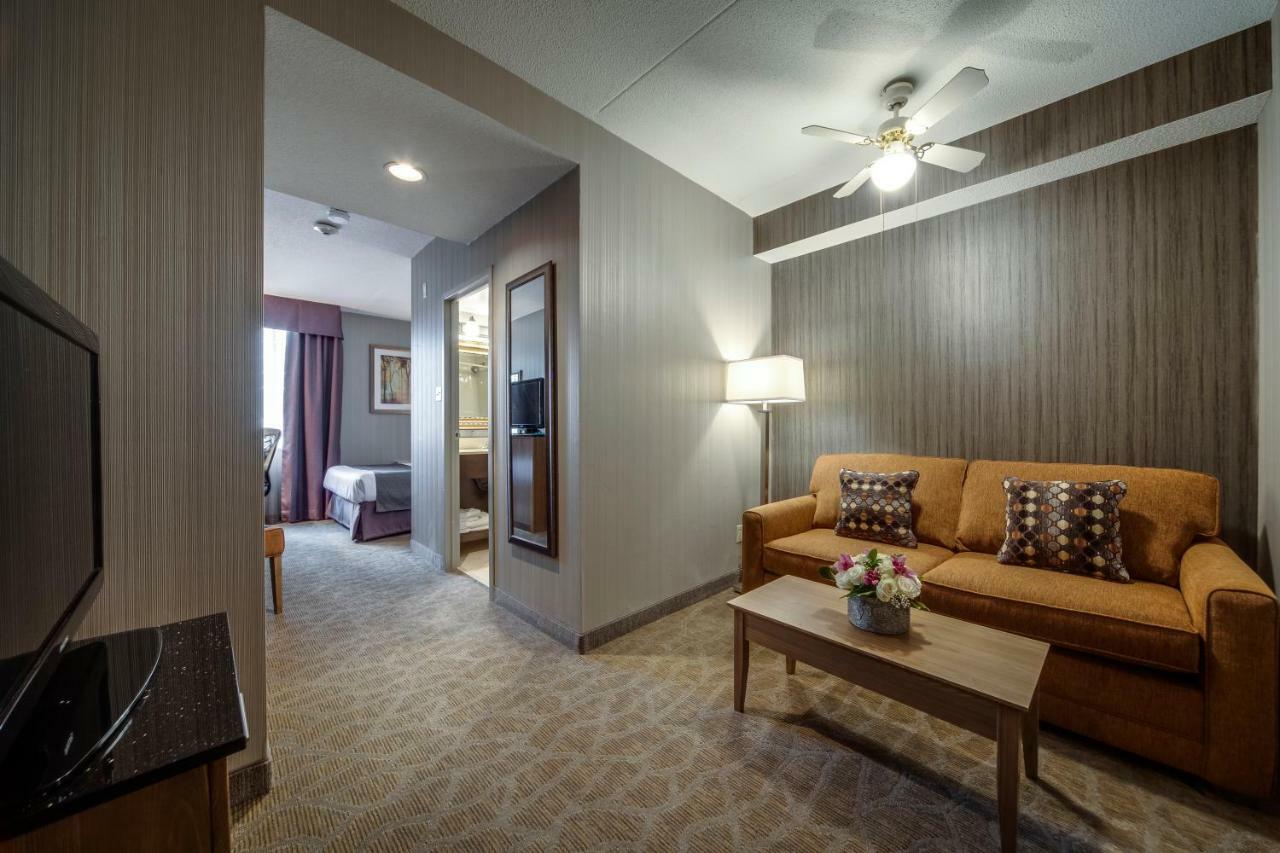 Monte Carlo Inn Airport Suites Мисисага Екстериор снимка