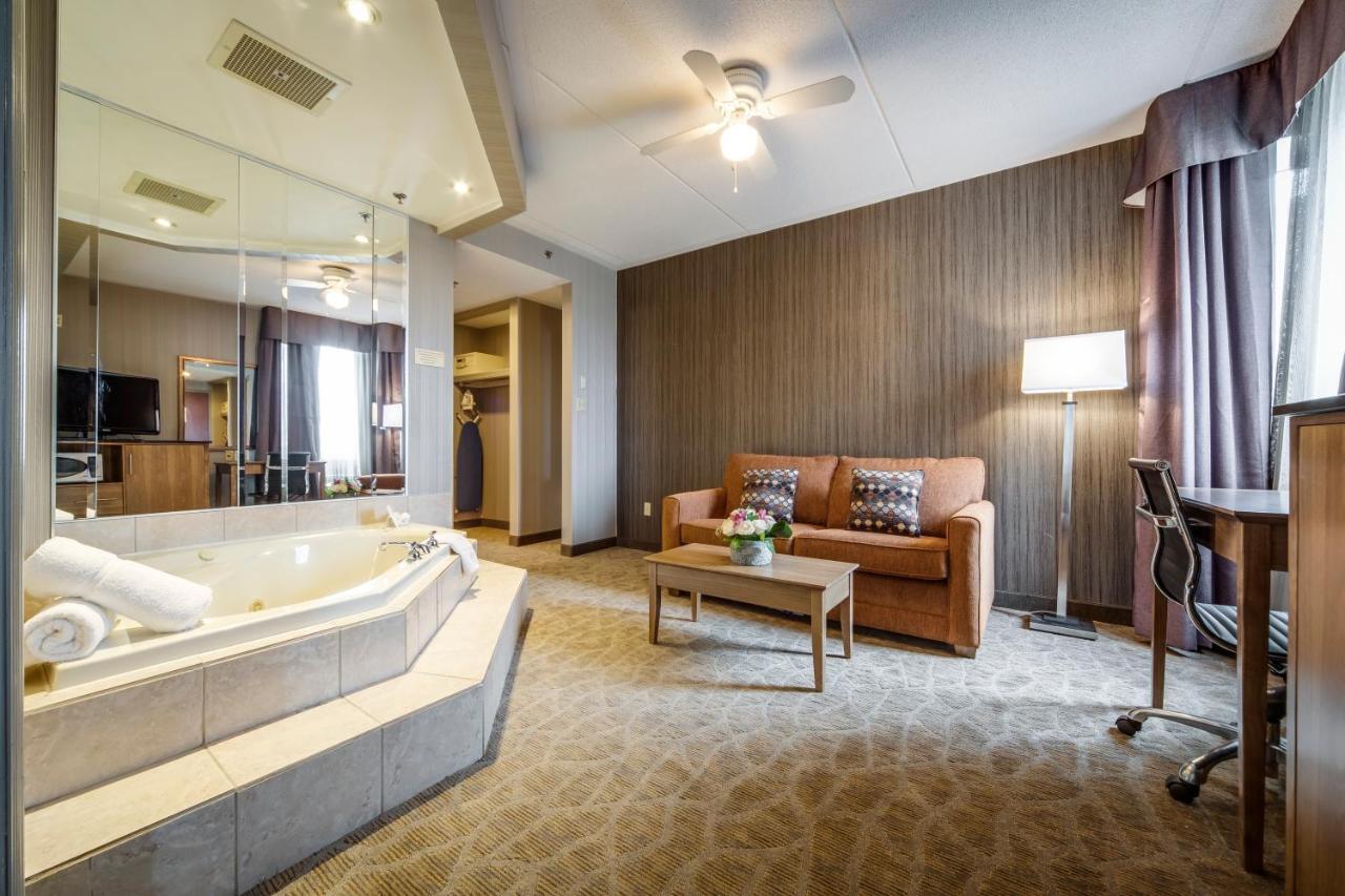 Monte Carlo Inn Airport Suites Мисисага Екстериор снимка
