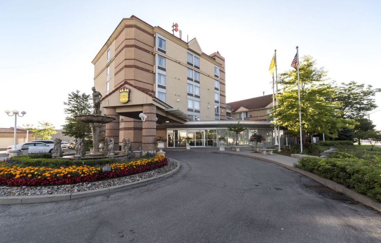 Monte Carlo Inn Airport Suites Мисисага Екстериор снимка
