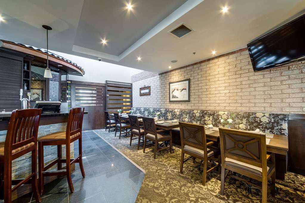 Monte Carlo Inn Airport Suites Мисисага Стая снимка