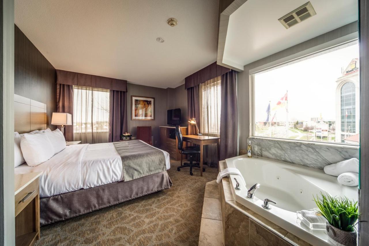 Monte Carlo Inn Airport Suites Мисисага Екстериор снимка